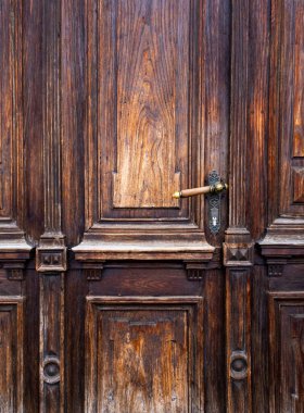 Eski Ahşap Tehlike Kapısı Kahverengi ve Sarı Renkler