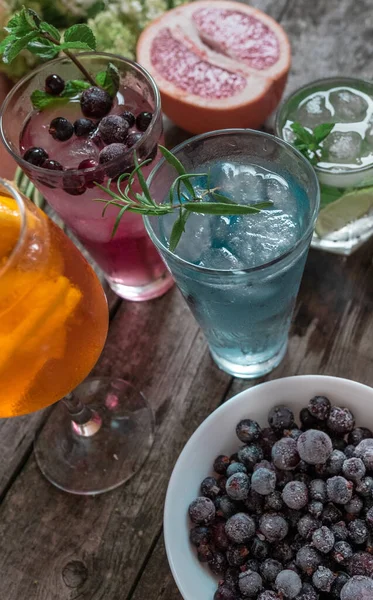 Coktail Gin Tonic Mojito Aperol Spritz Com Hortelã Gelo Limão — Fotografia de Stock