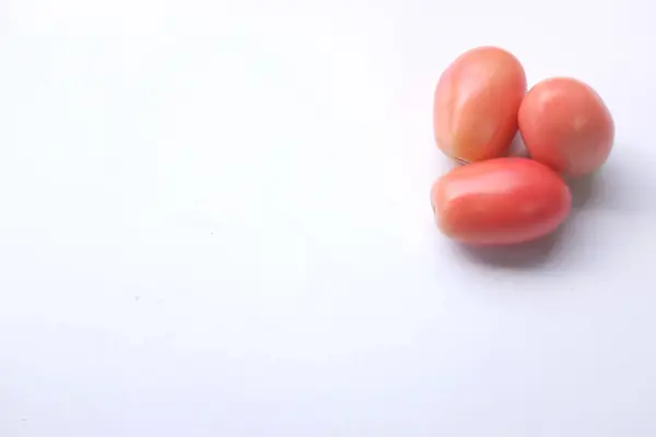 Copia Spazio Tre Piccolo Pomodoro Rosa Fresco Sfondo Bianco Ortaggi — Foto Stock