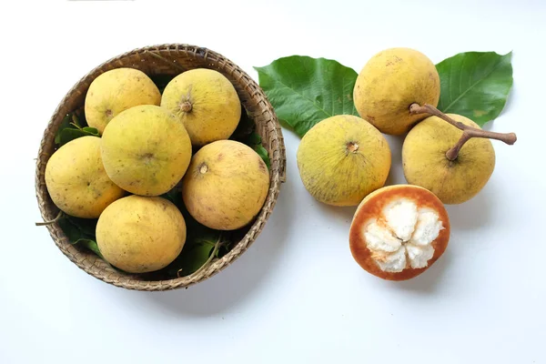 Top View Flat Lay Fresh Sliced Santol Sandoricum Koetjape Fruit — Foto de Stock