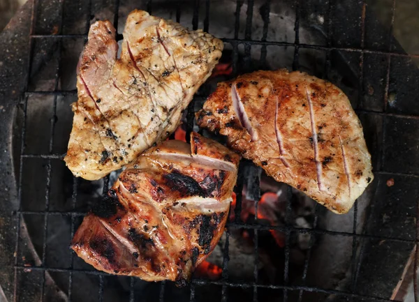 Carne Delicioasă Porc Sunt Grilledon Gratar Cărbune Pentru Picnic Vară — Fotografie, imagine de stoc