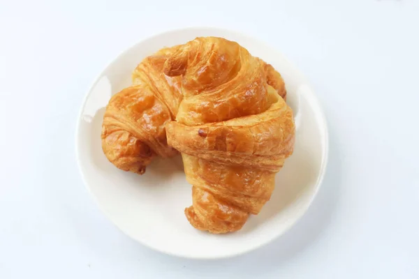 Plano Poner Dos Croissants Recién Horneados Plato Cerámica Círculo Blanco —  Fotos de Stock