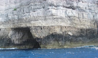 Malta. Deniz. Dağlar. Yaz. 