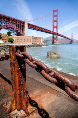 Altın Kapı Köprüsü Parlak yaz ışığında