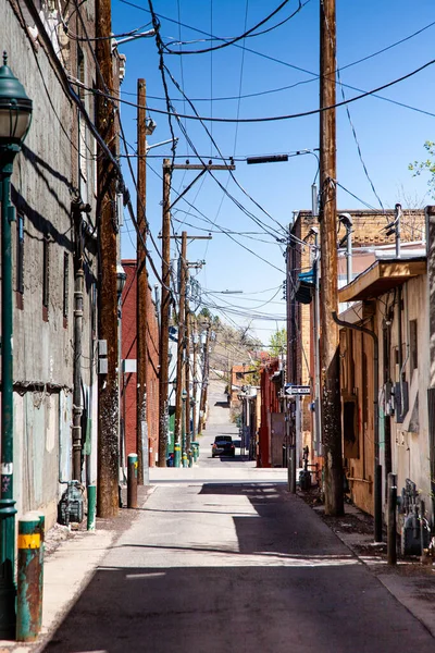 Arka sokaklar karakterle dolu.