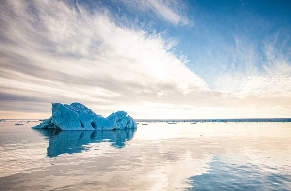 Gletsjerijs Drijvend Het Arctische Landschap — Stockfoto