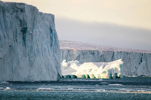 Glacial Flyter Det Arktiska Landskapet — Stockfoto