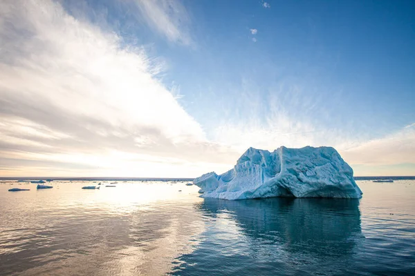 Ghiaccio Glaciale Galleggiante Sul Paesaggio Artico — Foto Stock