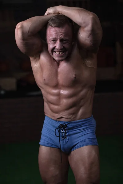 Male Bodybuilder Posing Gym Male Athlete Shows His Figure — Stock Photo, Image