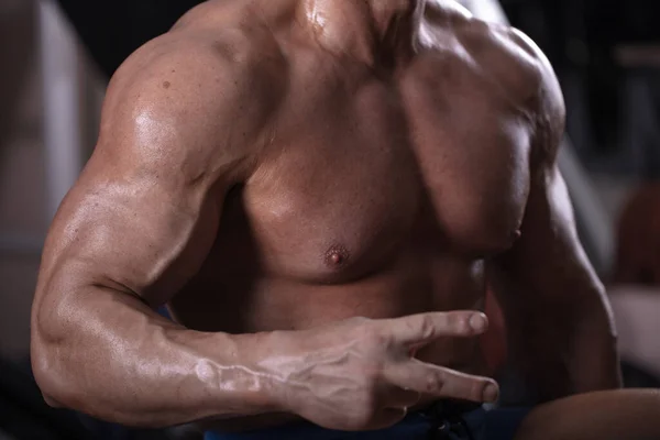 Torso Hombre Fuerte Que Dedica Construcción Músculo Simuladores Torso Del — Foto de Stock