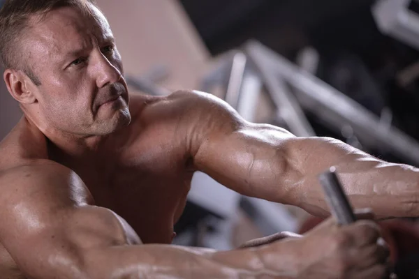 Torso Hombre Fuerte Que Dedica Construcción Músculo Simuladores Torso Del —  Fotos de Stock