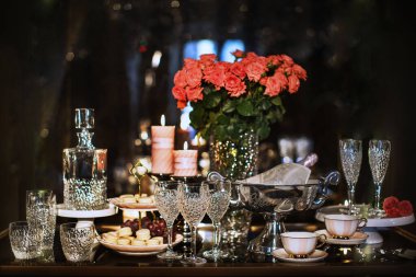 Olay ya da kutlama için zarif masa dekorasyonu