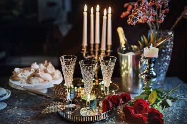 Olay ya da kutlama için zarif masa dekorasyonu