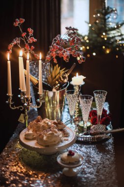 Olay ya da kutlama için zarif masa dekorasyonu