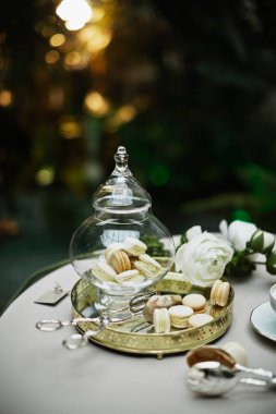 Güzel ve rahat Paskalya sofrası dekorasyonu