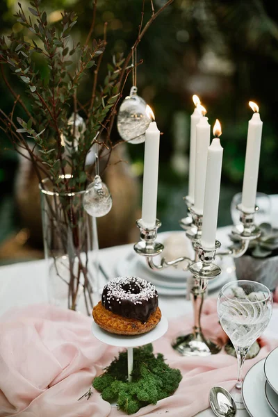 Güzel ve rahat Paskalya sofrası dekorasyonu