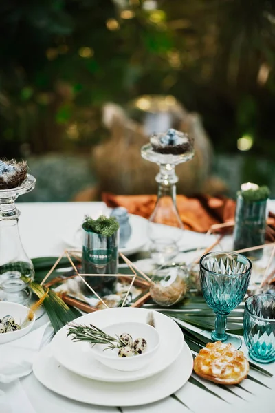 Güzel ve rahat Paskalya sofrası dekorasyonu