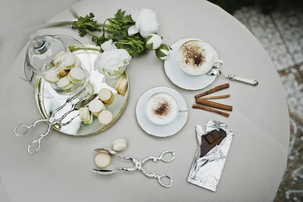 Güzel ve rahat Paskalya sofrası dekorasyonu