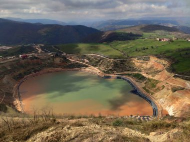 Orovalle Mineralleri, Boins Vadisi 'nde altın madenciliği, Belmonte de Miranda, Asturias, İspanya