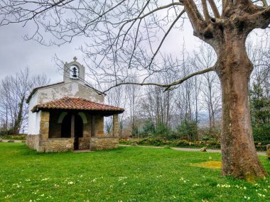Asturias, İspanya 'nın Nava belediyesindeki Aleres köyünde küçük bir şapel.