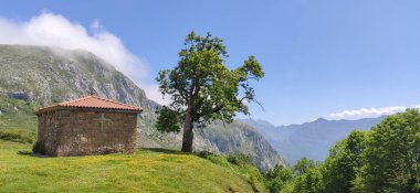 Marabio dağlarında Santa Ana inzivası, Teverga belediyesi, Asturias, İspanya