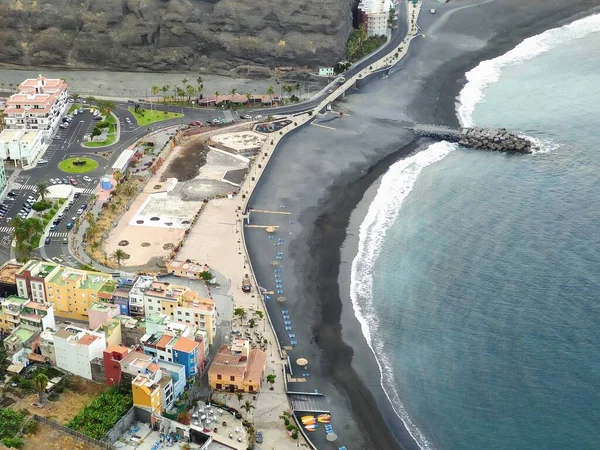 Puerto de Tazacorte by och strand från vandringsleden GR 131, La Palma ön, Kanarieöarna, Spanien — Stockfoto