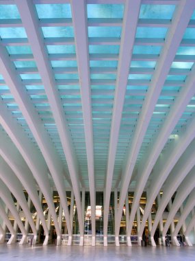 Santiago Calatrava 'nın Oviedo Şehri Kongre Sarayı Konferans ve Sergi Merkezi, Oviedo, İspanya