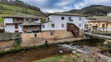 Navelgas köyü ve nehri, Tineo belediyesi, Asturias, İspanya