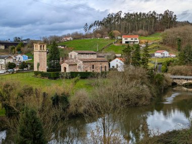 San Pedro de Nora 'nın Roma Öncesi Kilisesi, Las Regueras belediyesi, Asturias, İspanya