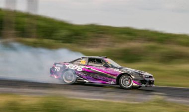 St. Petersburg 'da sürüklenme yarışmaları, çift yarışı. RDS Batı 