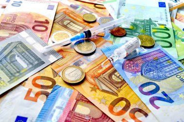 Banknotlar, avro, şırınga ve ilaç bileşimi, ampuller