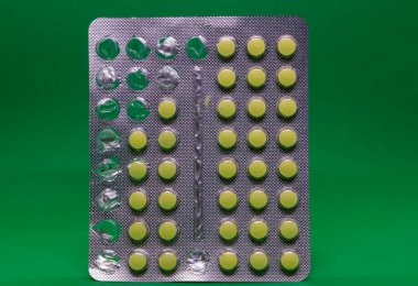 Paketteki sarı haplar.