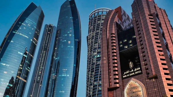 Arranha Céus Incríveis Abu Dhabi Emirados Árabes Unidos — Fotografia de Stock