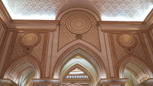 Abu Dabi, BAE 'deki Başkanlık Sarayı Qasr Al Watan' ın görkemli dekorasyonları.