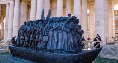 Vatikan 'ın Melekleri' nin Göçmenlere Ait Olmayan Heykeli