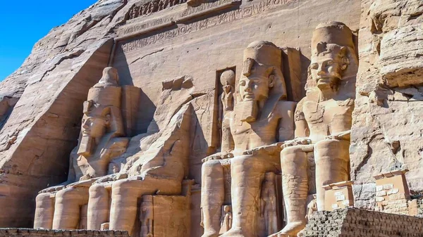 Colosos Ramsés Templo Del Sol Abu Simbel Templos Asuán Egipto —  Fotos de Stock