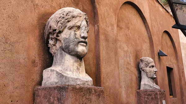イタリアのローマにあるParco Adrianoの像 — ストック写真