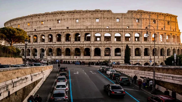 Colosseum Dengan Reruntuhan Terkenal Forum Romawi Roma Italy — Stok Foto