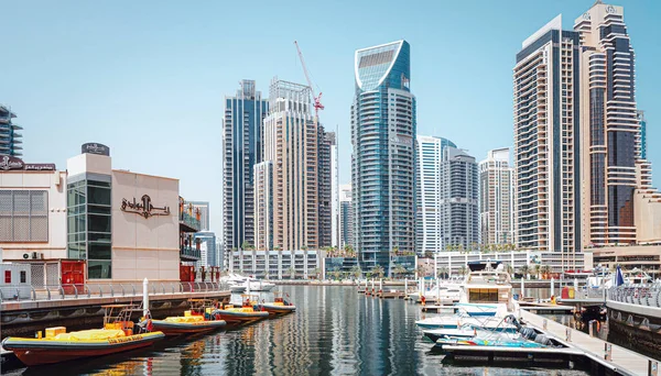 Rascacielos Barcos Modernos Agua Dubai Eau —  Fotos de Stock