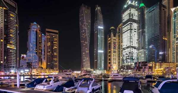 Rascacielos Modernos Dubai Emiratos Árabes Unidos Por Noche —  Fotos de Stock