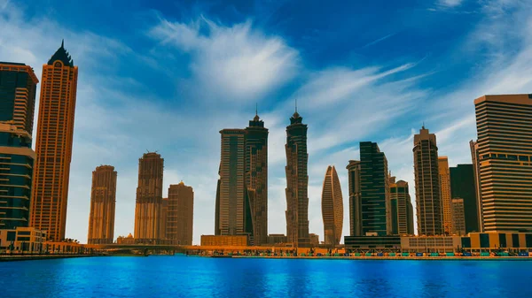 Arranha Céus Água Modernos Dubai Emirados Árabes Unidos — Fotografia de Stock