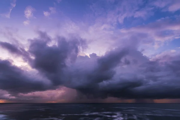 Aproximando nuvens de tempestade Fotografias De Stock Royalty-Free