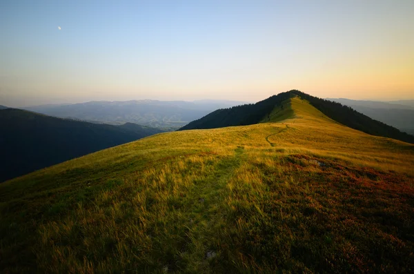 Montanha trilha por do sol — Fotografia de Stock