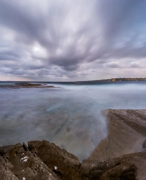 Panoramiczne seascape niebieski godziny — Zdjęcie stockowe