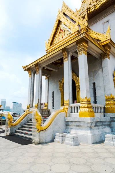 Wat Trimit, Bangkok, Tailândia. Famoso por seu gigantesco, três-me — Fotografia de Stock