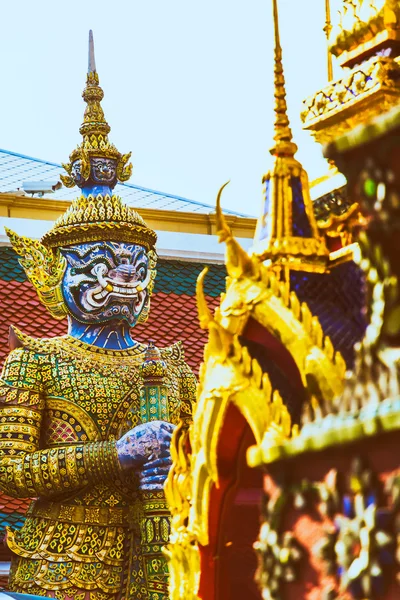 Dämonenwächter im wat phra kaew - dem Tempel des smaragdgrünen Buddha, — Stockfoto
