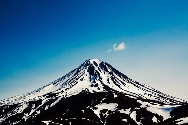 Vista sobre el volcán Viluchinskiy, Kamchatka, Rusia — Foto de Stock