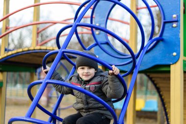 salıncağa binmek bebek