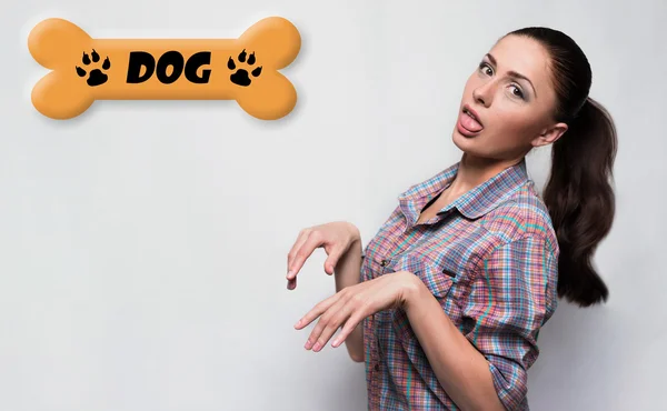 Chica como un perro — Foto de Stock