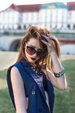 moda model bir sutyen poz